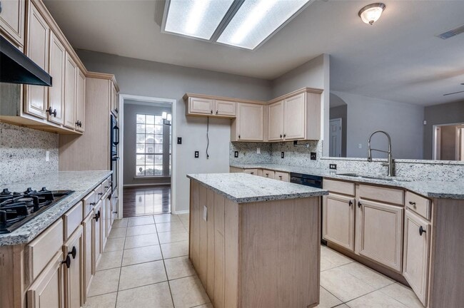 Building Photo - Large 4 Bedroom Home in High Pointe!