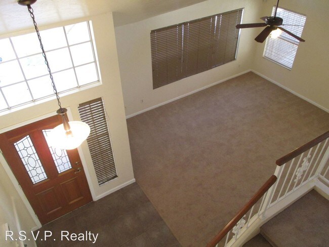 Building Photo - 4 br, 3 bath House - 431 E Silver Creek Rd