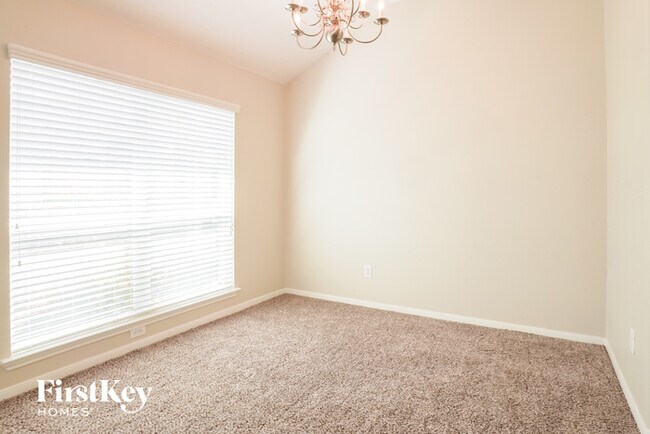 Foto del edificio - 6730 Enchanted Crest Dr