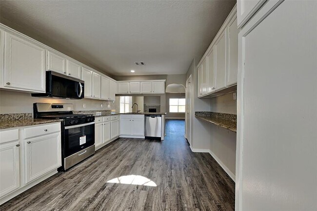 Building Photo - 22723 W Waterlake