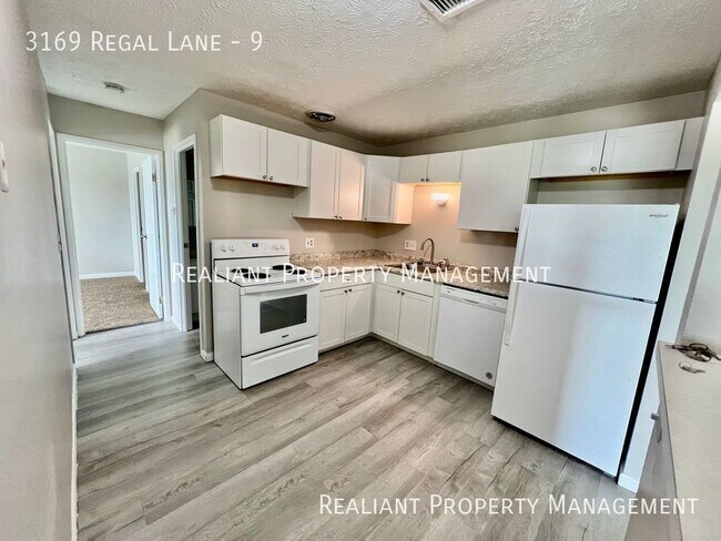 Building Photo - Charming 2-Bedroom Apartment in Cincinnati...