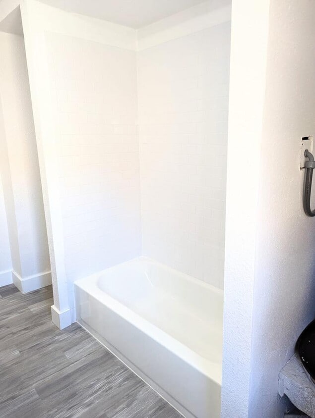 Foto principal - 127 E Fleming Ave