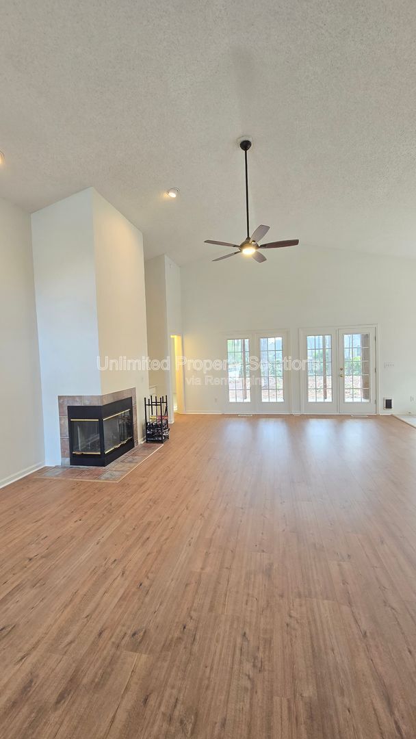 Building Photo - 426 Lansdowne Rd