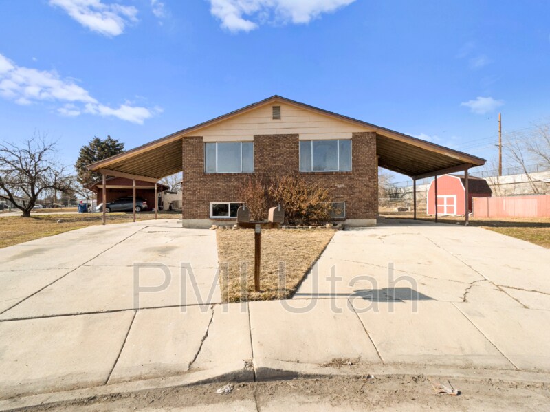 2498 Robin Rd, West Valley City, UT 84119 Condo for Rent in West