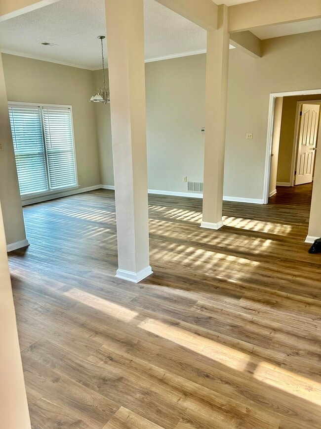 Foto del edificio - 1250 Sugar Ln