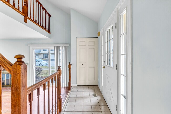 Building Photo - 2621 College Hill Cir