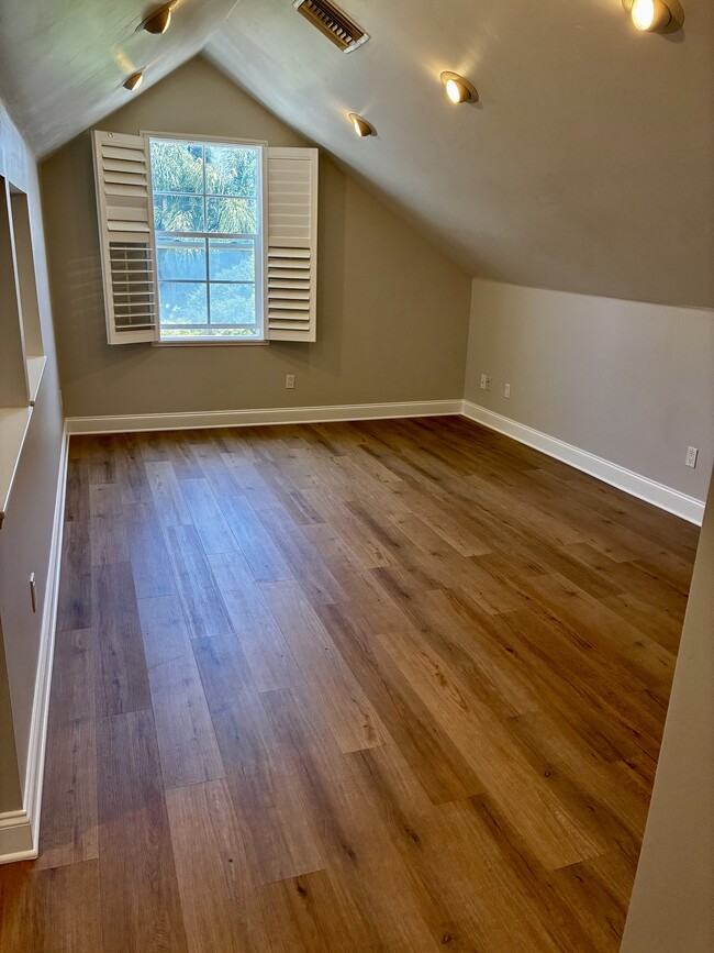 Living room - 649 Crest Dr