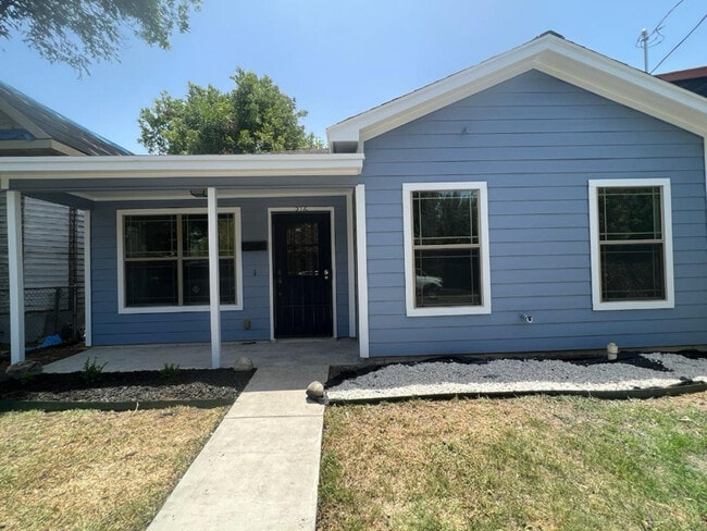 Photo - 216 E Rische St House