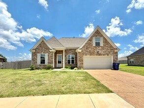 Building Photo - 130 Primrose Ln