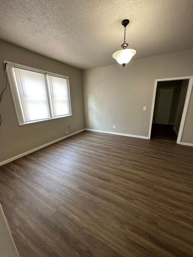 Building Photo - 1305 Spring