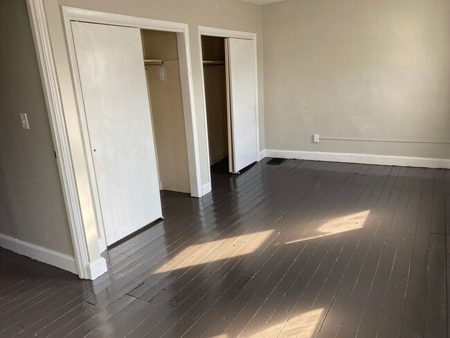 Building Photo - 351 W North St