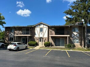 Building Photo - 9S120 Lake Dr