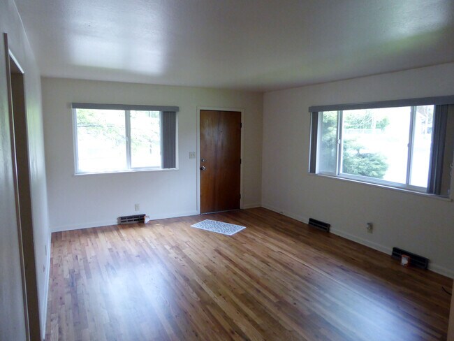 Foto del edificio - 1712 Crestmore Pl