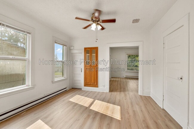 Building Photo - 1504 W Alice Ave