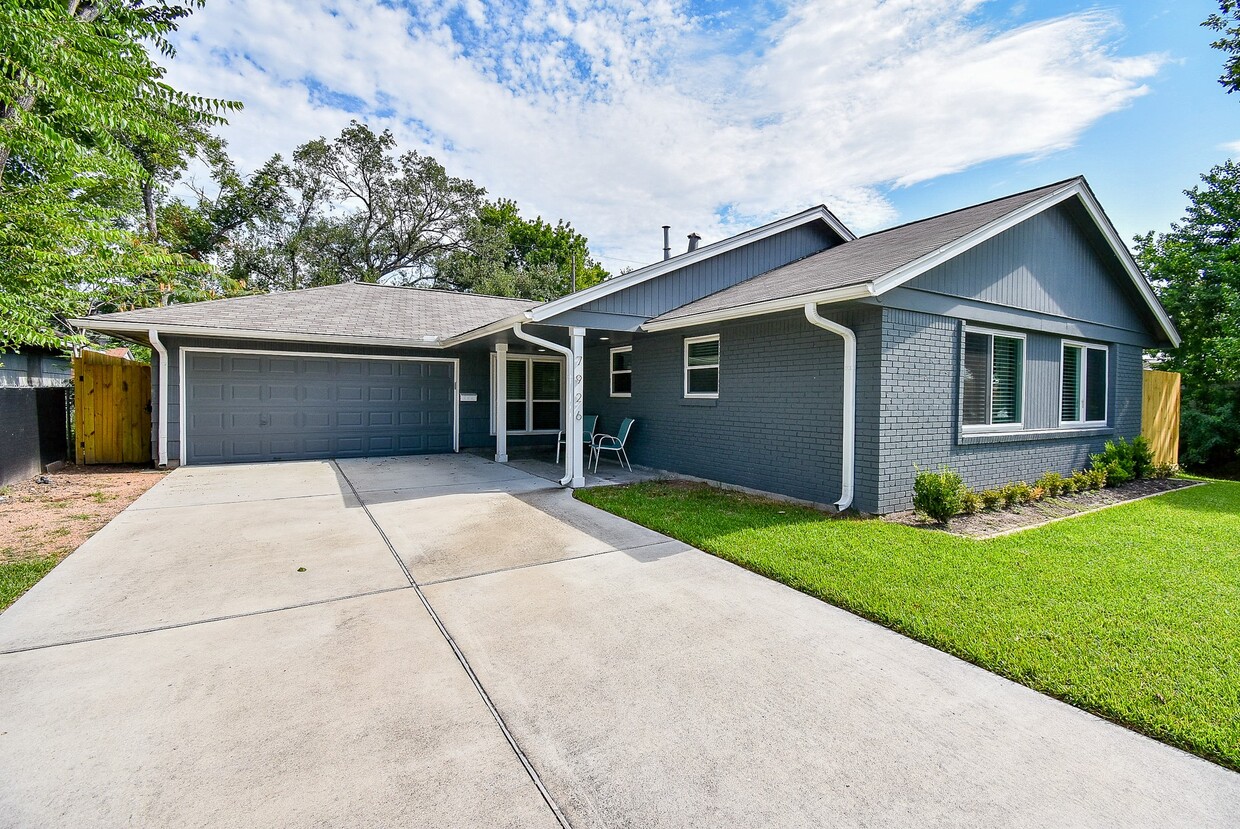 Primary Photo - 7926 Ridgeview Dr