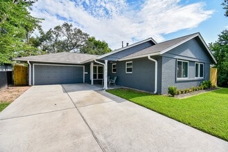 Building Photo - 7926 Ridgeview Dr