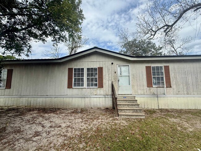 Building Photo - 3 Bed 2 Bath Mobile Home Under Renovations