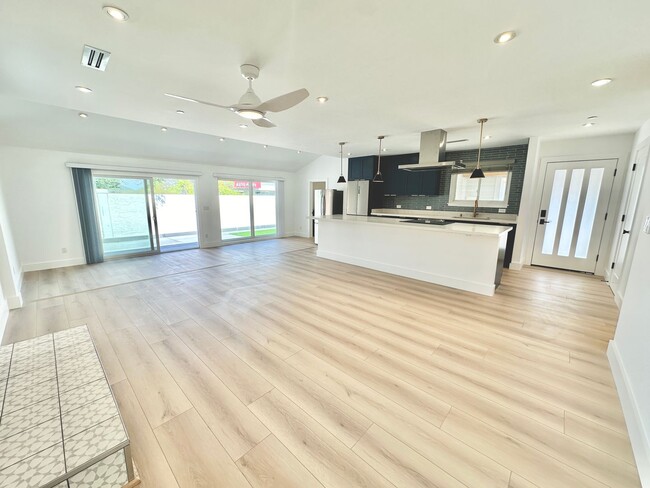 Building Photo - Fully Renovated 5bd/3.5bth Novato Home