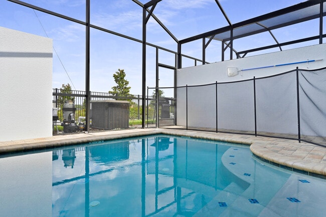 Building Photo - 1547 Carey Palm Cir
