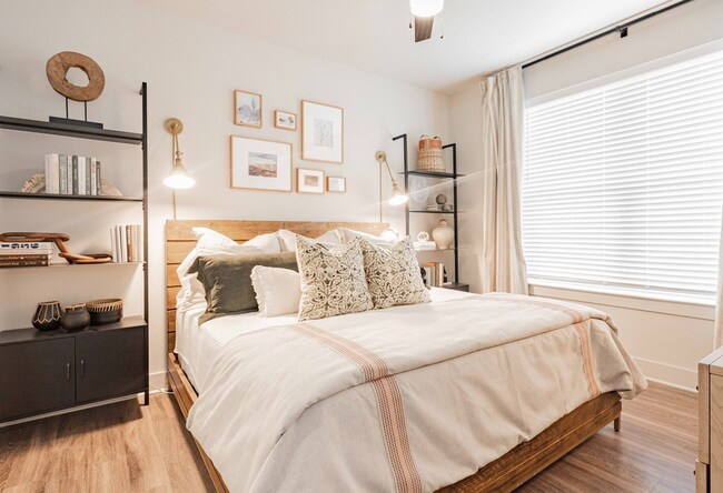 Foto del edificio - 1310 N Main St