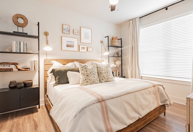 Building Photo - 1310 N Main St