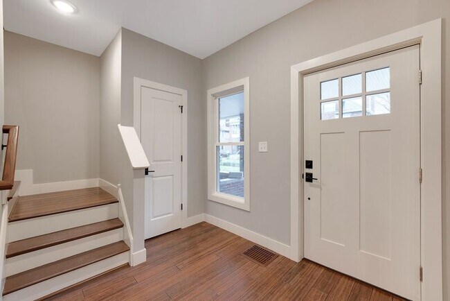 Foto del edificio - 389-391-391 Berkeley Rd