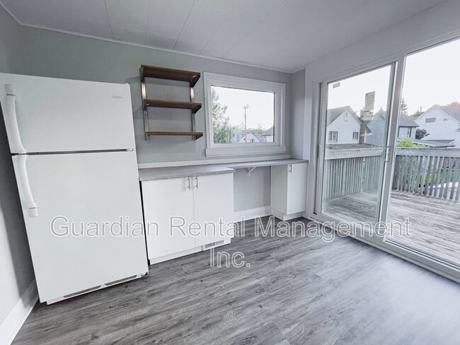 Building Photo - 60 Secord St