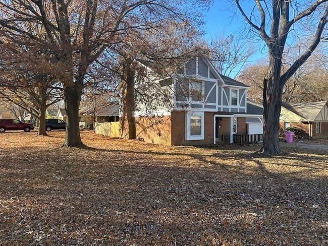 Building Photo - 587 Pin Oak Point