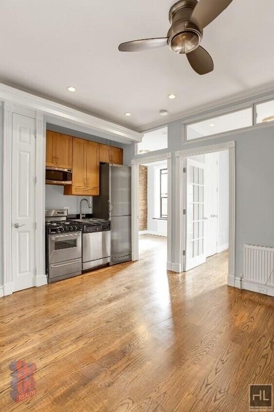 Foto principal - East 1st Street