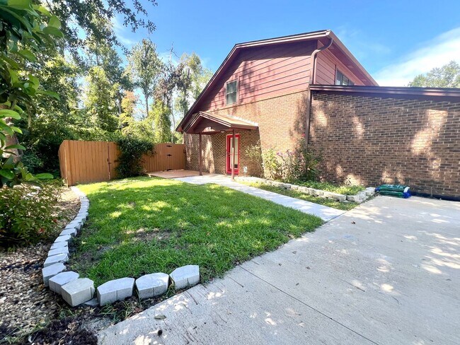 Foto del edificio - Spacious townhouse off Blairstone Road