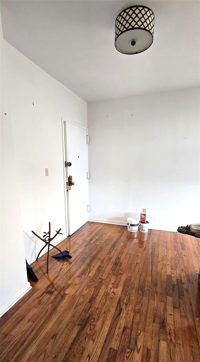 Building Photo - 29-17 31st Ave