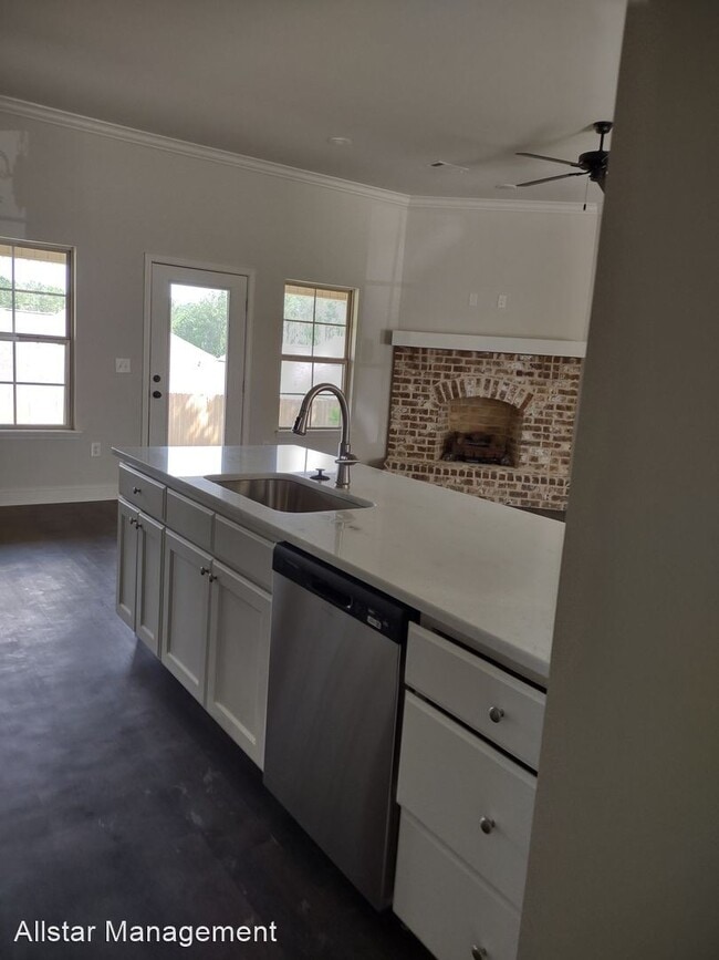 Building Photo - 3 br, 2 bath House - 464 Silver Hill Drive