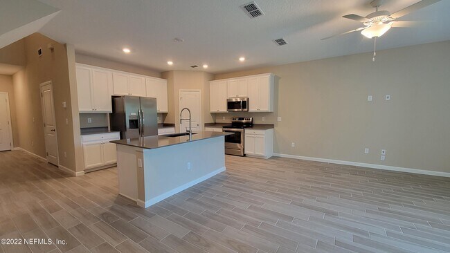 Foto del edificio - 12880 Josslyn Ln