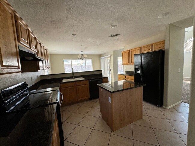Building Photo - 3 Bedroom - 2.5 Bath - 1510 Sq Ft. Home wi...