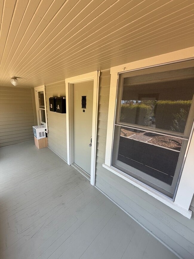 Building Photo - Quaint 2BD/1BA house in La Mesa Village available now for a 1-year lease!