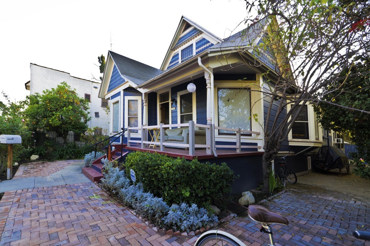 Primary Photo - 2905 S Hoover St