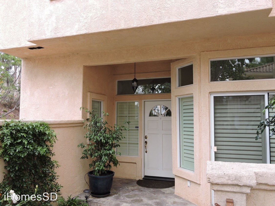 Primary Photo - 11290 1/2-11182 Portobelo Dr