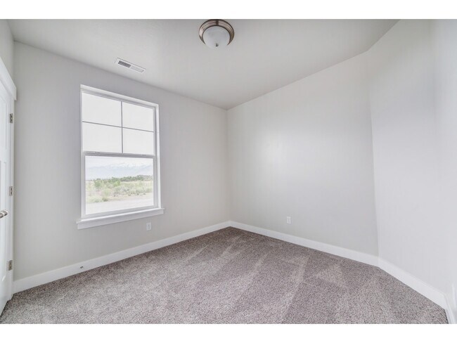 Bed 2 - 620 n emery ln