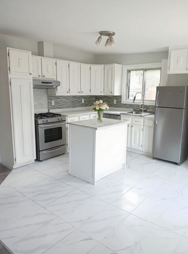 Building Photo - 4352 Rue Legault