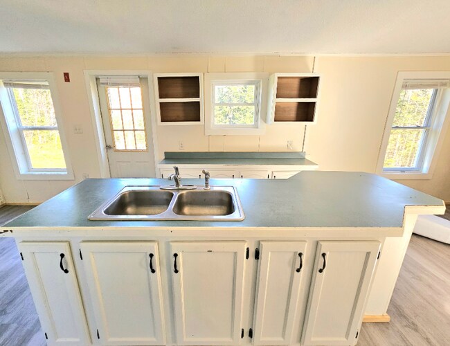 Foto del edificio - 612 Jug Brook Rd