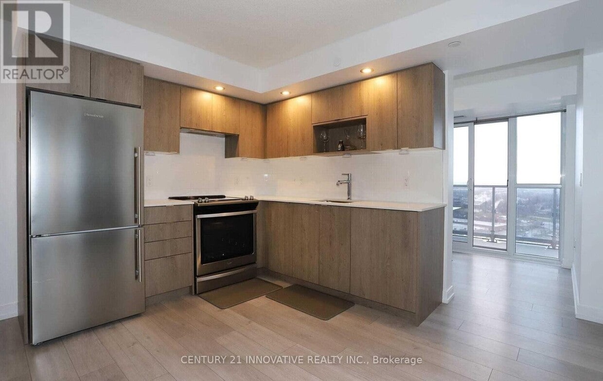 Primary Photo - 225 Village Green Square