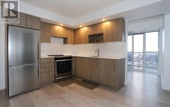 Building Photo - 225 Village Green Square