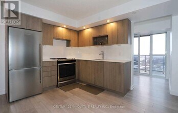 Building Photo - 225 Village Green Square