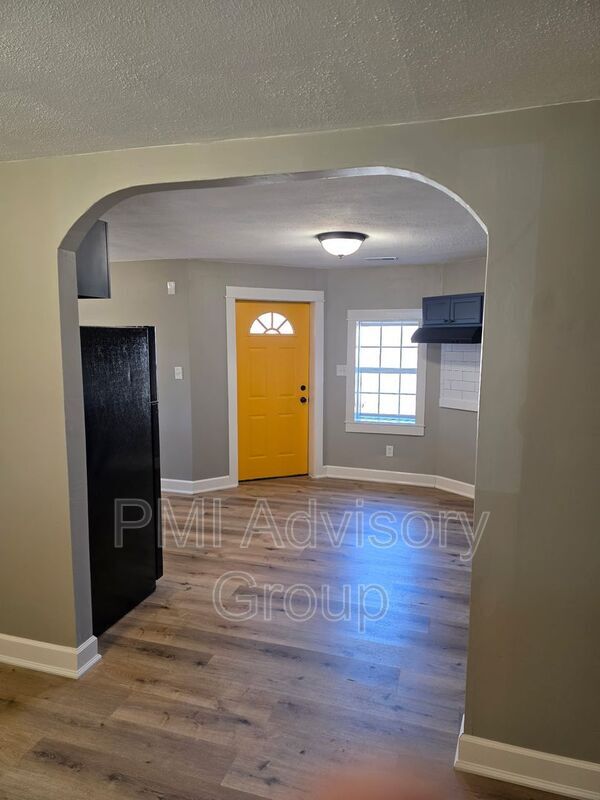 Building Photo - 1407 NE Sardou Ave