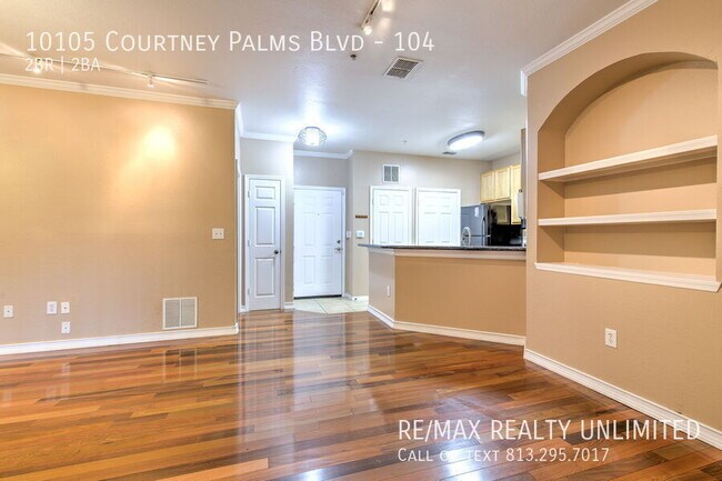 Foto del edificio - 10105 Courtney Palms Blvd