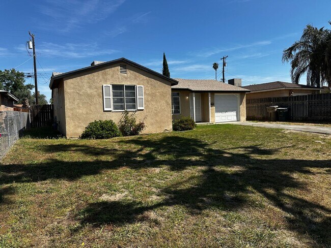 Foto del edificio - CUTE 3+1 South Bakersfield 93304 $1700