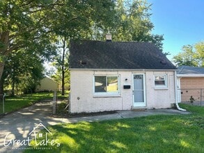 Building Photo - 23135 Shakespeare Ave