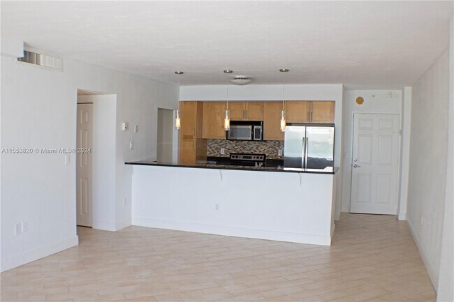 Building Photo - 10350 W Bay Harbor Dr