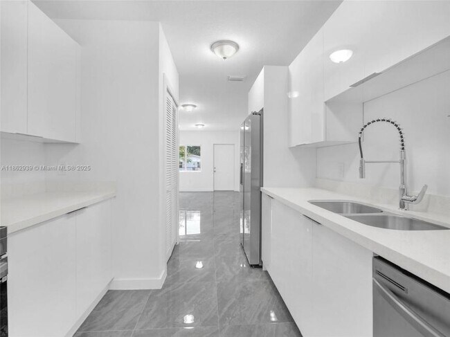 Foto del edificio - 3 bedroom in Miami FL 33142