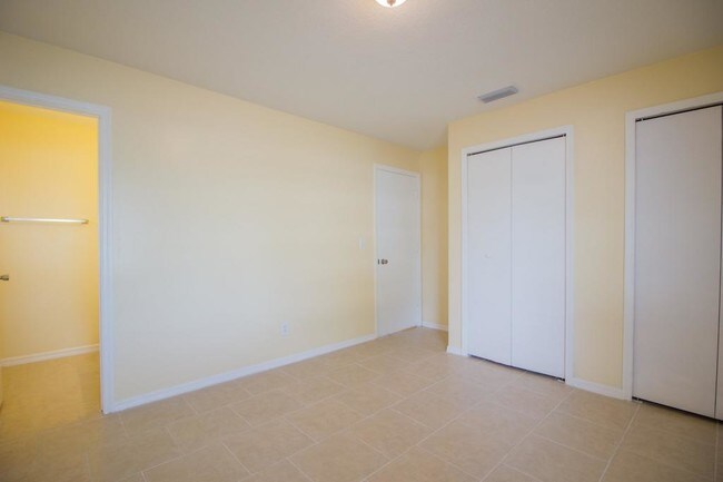 Building Photo - 1008 S. HOAGLAND BLVD KISSIMMEE FL 34741